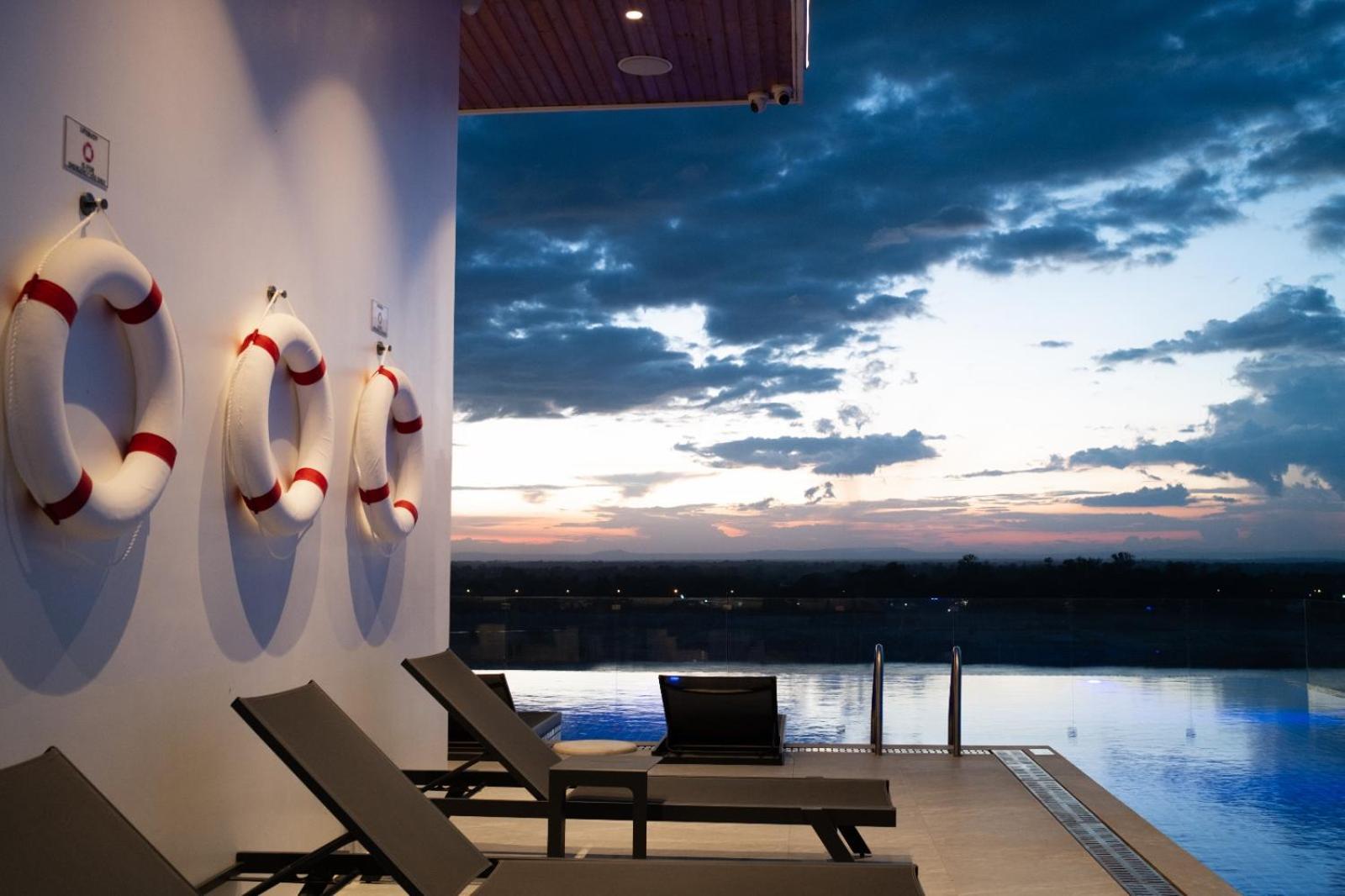 One Riviera Hotel And Residences Ban Souanmone Exterior foto